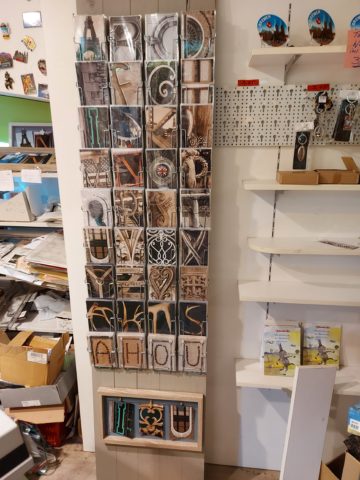 Alphabet-Art im Cards-Point Shop in der Bremer Lloydpassage